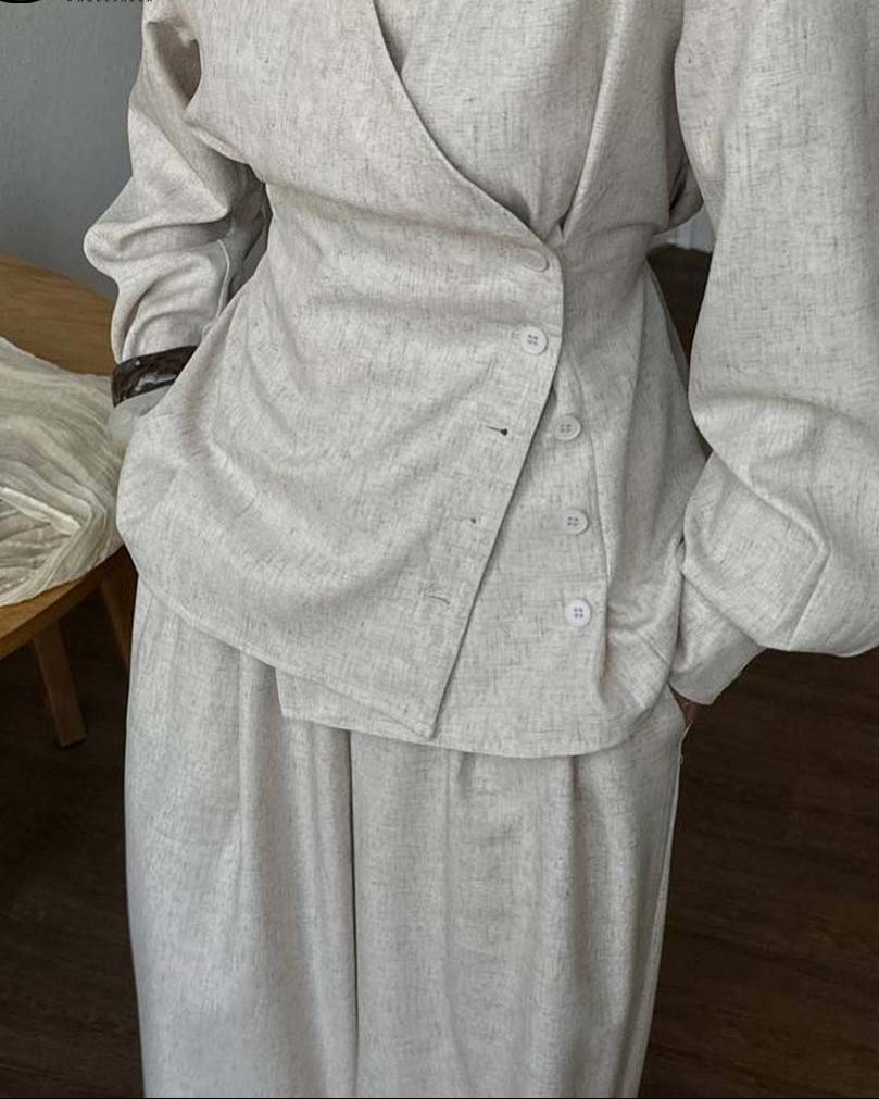 Ensemble Tailleur Chic : Veste Croisée Asymétrique & Pantalon Large – Élégance & Modernité